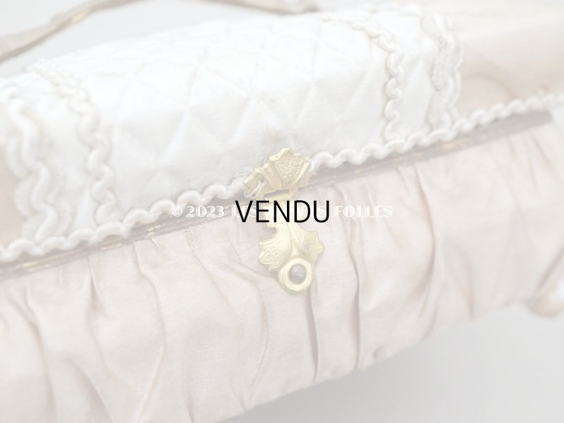 画像9: 19世紀 アンティーク ナポレオン3世時代 お菓子箱 シャンパンゴールド＆オフホワイトのキルティング チョコレートボックス 