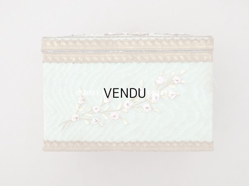 画像6: アンティーク 薔薇のリボン刺繍のボックス マリー・アントワネットの肖像画 シルク＆メタル製　