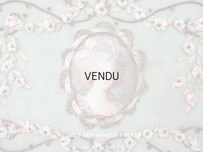 画像4: アンティーク 薔薇のリボン刺繍のボックス マリー・アントワネットの肖像画 シルク＆メタル製　