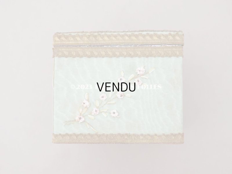 画像9: アンティーク 薔薇のリボン刺繍のボックス マリー・アントワネットの肖像画 シルク＆メタル製　
