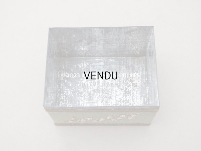 画像11: アンティーク 薔薇のリボン刺繍のボックス マリー・アントワネットの肖像画 シルク＆メタル製　