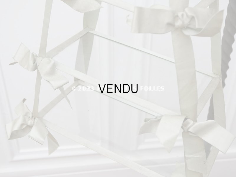 画像5: 1900年頃 アンティーク ラック ガラス棚 スモーキーブルーグリーンのシルクサテンリボン