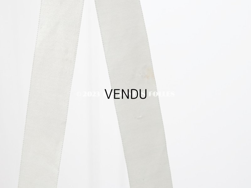 画像9: 1900年頃 アンティーク ラック ガラス棚 スモーキーブルーグリーンのシルクサテンリボン