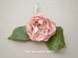 画像1: アンティーク ピンクの薔薇の布花 クウォーターロゼット咲き (1)