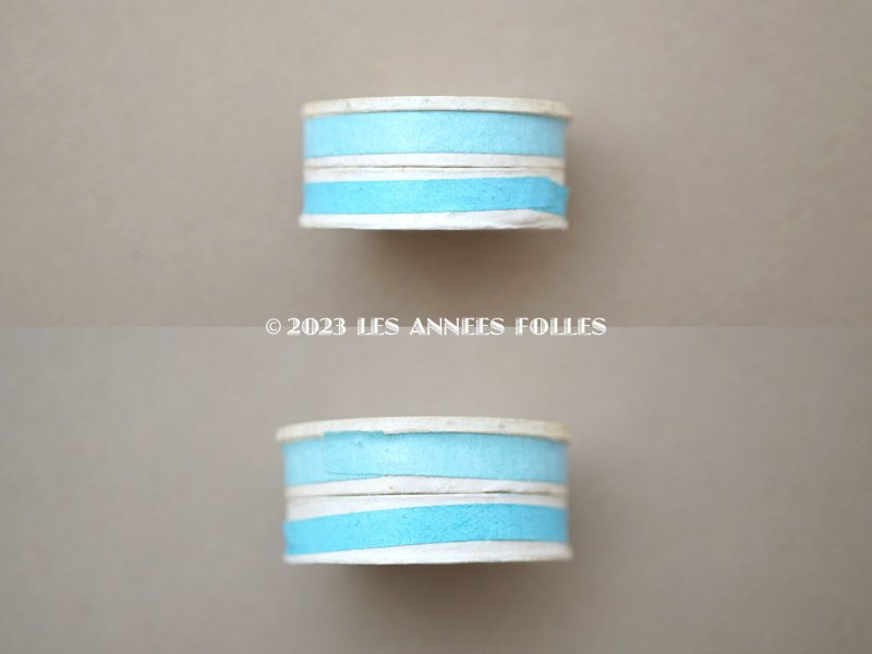 画像4: 1900年頃 アンティーク ガラスの蓋の小さな紙箱 メタル製スパンコール入り