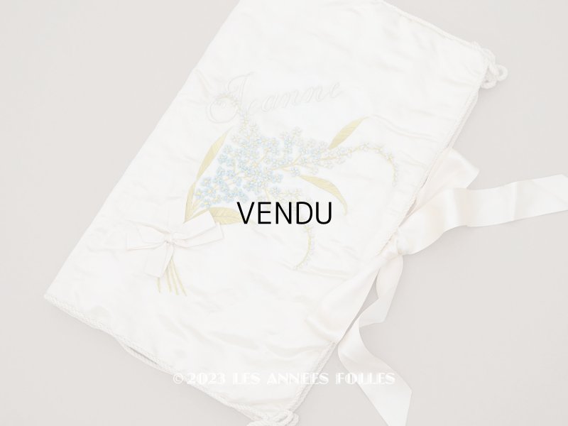 画像1: アンティーク シルク製 勿忘草のハンキーケース リボン付き ハンカチ用ポシェット JEANNE