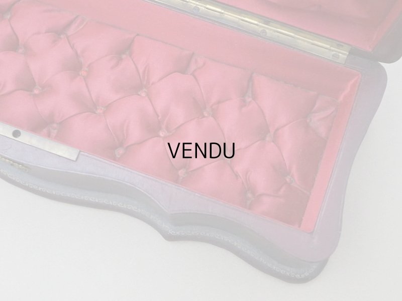 画像8: アンティーク 本革製 グローブボックス シルク製クッション付き イニシャル入り ジュエリーケース