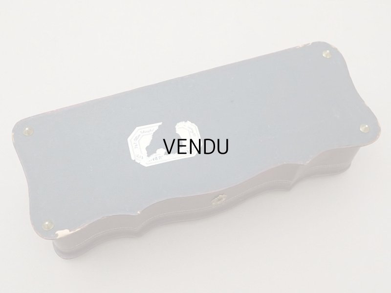 画像9: アンティーク 本革製 グローブボックス シルク製クッション付き イニシャル入り ジュエリーケース