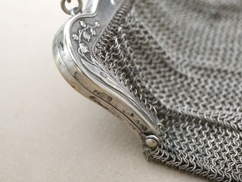 画像12: 1900年頃 アンティーク 鈴蘭柄 メタルメッシュの小さなバッグ 