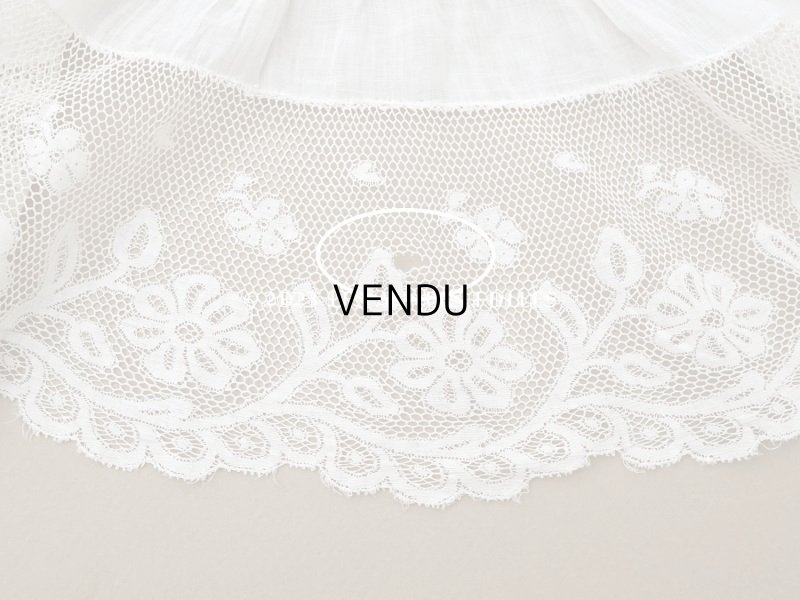 画像11: アンティーク 大きなクッションカバー モノグラム刺繍入り 96×93cm　ヴァランシエンヌレースのフリル　