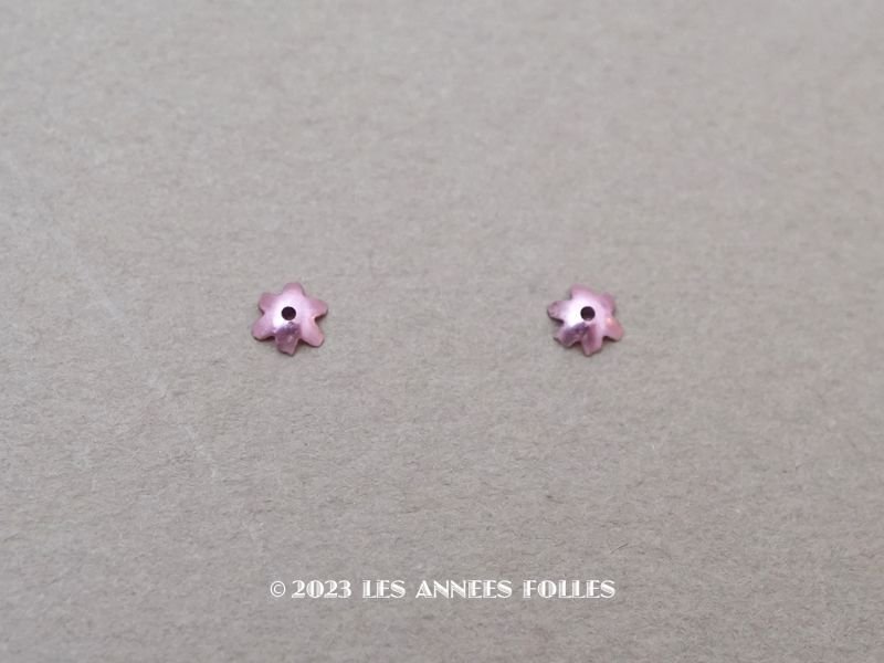 画像1: 19世紀末 アンティーク メタル製 極小 3mm 花型 立体 スパンコール ピンク 50ピースのセット 