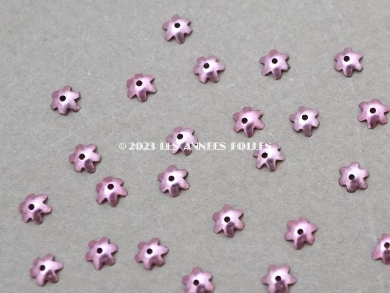 画像3: 19世紀末 アンティーク メタル製 極小 3mm 花型 立体 スパンコール ピンク 50ピースのセット 