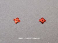 19世紀末 アンティーク メタル製 5mm 花型  立体 スパンコール 赤 ２８〜50ピースのセット 