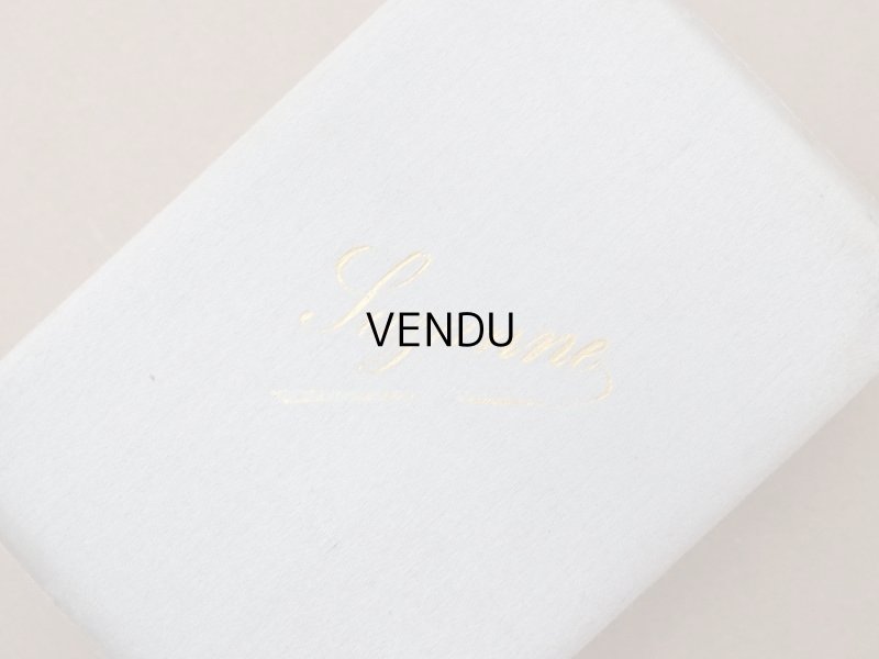 画像3: 1900年頃 アンティーク シルクサテンのジュエリーボックス 金彩のイニシャル入り パウダーブルー