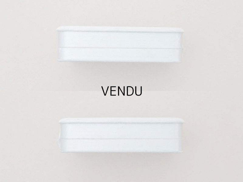 画像5: 1900年頃 アンティーク シルクサテンのジュエリーボックス 金彩のイニシャル入り パウダーブルー