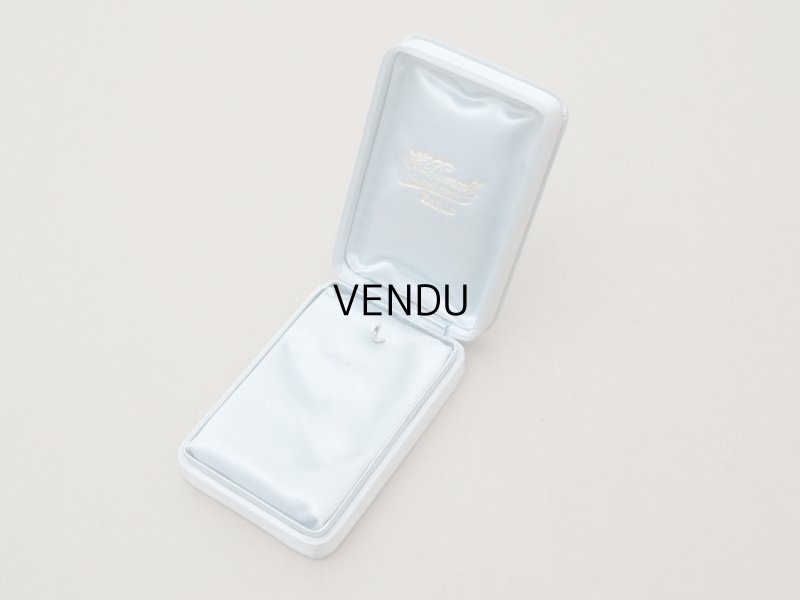 画像7: 1900年頃 アンティーク シルクサテンのジュエリーボックス 金彩のイニシャル入り パウダーブルー