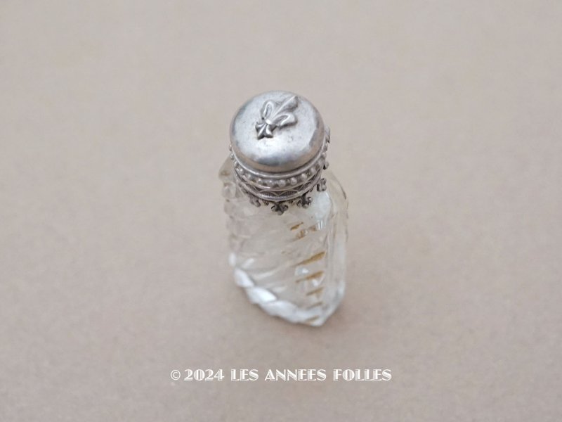 画像1: アンティーク 百合の紋章 気付け薬の小瓶 クリスタル製