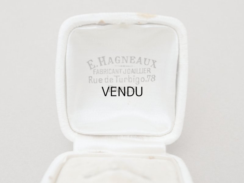 画像4: アンティーク 本革製 リングボックス イニシャル入り ジュエリーボックス オフホワイト