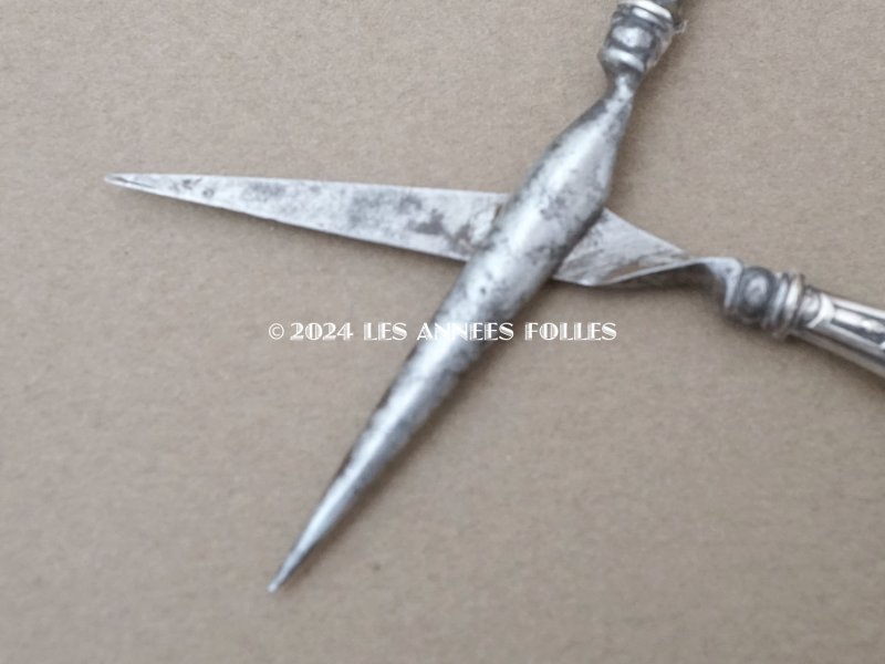 画像14: 1900年頃 アンティーク シルバー製 リボン&薔薇模様 ソーイングセット 裁縫道具