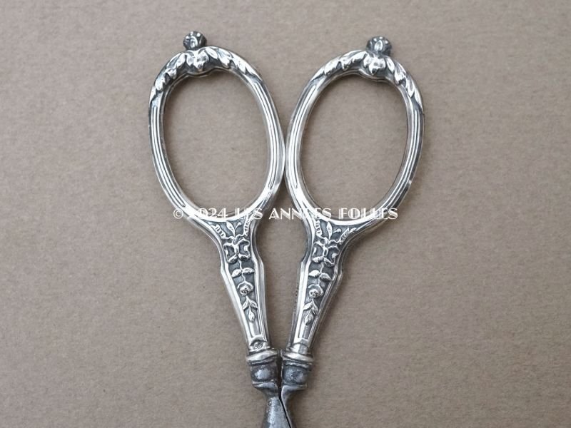 画像9: 1900年頃 アンティーク シルバー製 リボン&薔薇模様 ソーイングセット 裁縫道具