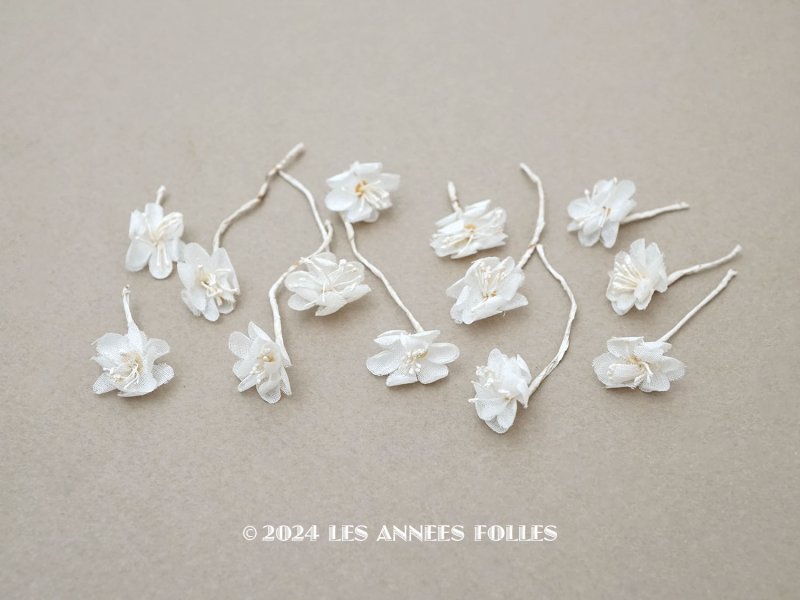 画像1: アンティーク 小さな布花 12ピースのセット　1.5cm オフホワイト