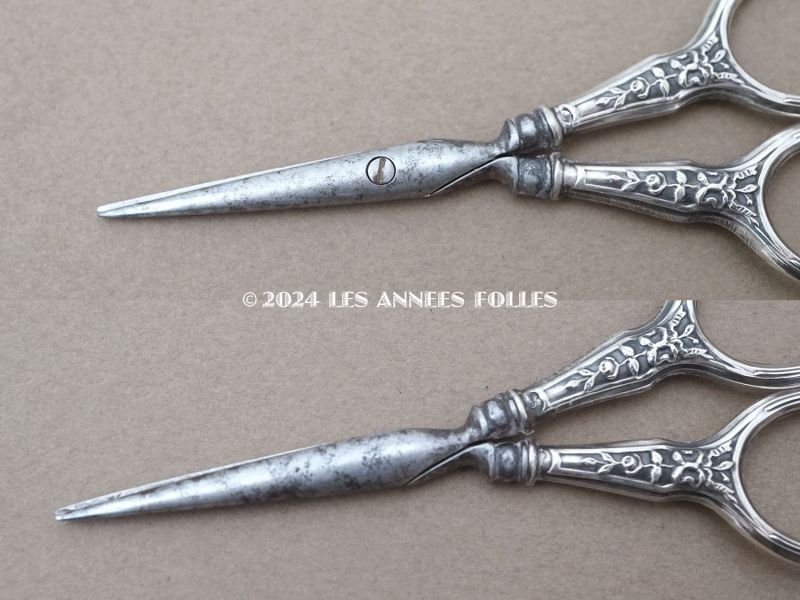 画像12: 1900年頃 アンティーク シルバー製 リボン&薔薇模様 ソーイングセット 裁縫道具