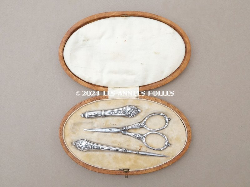 画像3: 1900年頃 アンティーク シルバー製 リボン&薔薇模様 ソーイングセット 裁縫道具