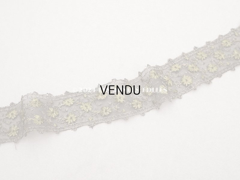 画像2: 1920年頃 アンティーク カーキの花刺繍入り 