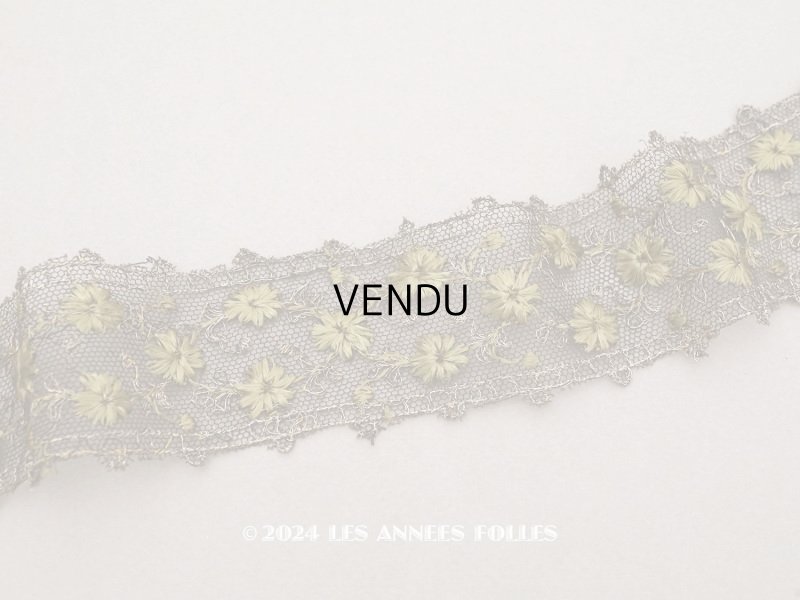 画像1: 1920年頃 アンティーク カーキの花刺繍入り 