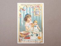 1889年 アンティーク クロモ 人形と遊ぶ少女 NO.4 LA TOILETTE DU MATIN - LIEBIG -