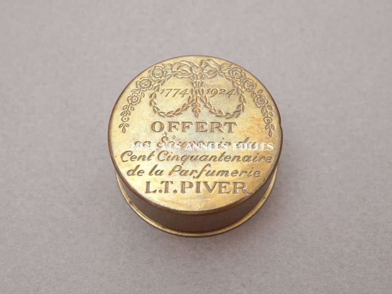 画像2: 1924年 アンティーク リボン＆薔薇のガーランド 小さなパウダーケース　150周年記念品 - L.T.PIVER -
