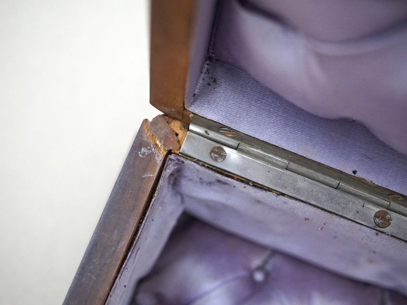 画像10: 19世紀 アンティーク ジュエリーボックス ラヴェンダー色のシルククッション イニシャル入り