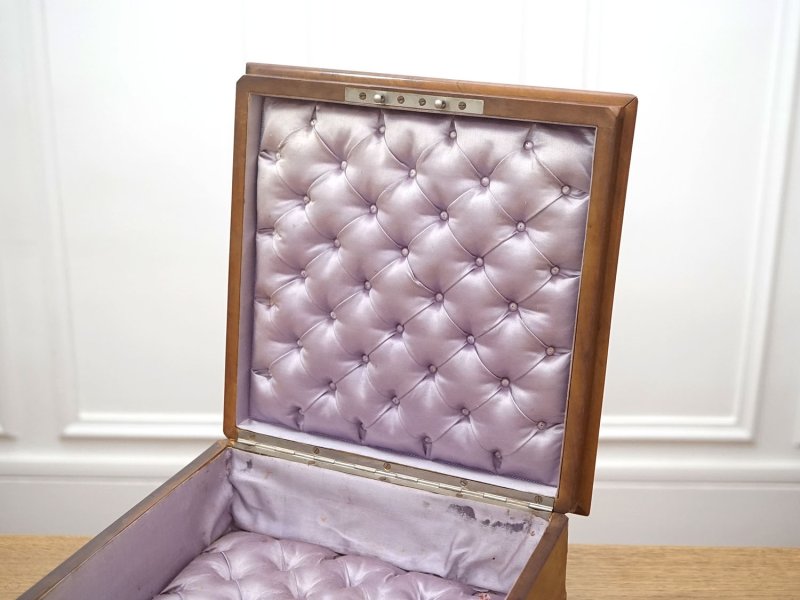 画像8: 19世紀 アンティーク ジュエリーボックス ラヴェンダー色のシルククッション イニシャル入り