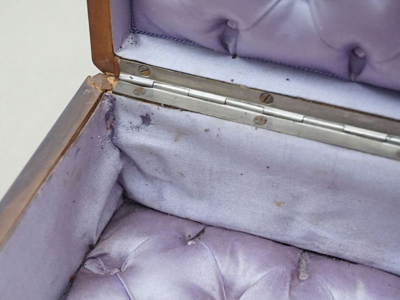 画像12: 19世紀 アンティーク ジュエリーボックス ラヴェンダー色のシルククッション イニシャル入り