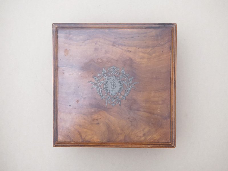 画像3: 19世紀 アンティーク ジュエリーボックス ラヴェンダー色のシルククッション イニシャル入り