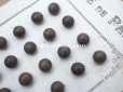 画像2: 1900年頃 アンティーク 木製 極小 ボタン 7mm 24ピース グレイッシュブラウン (2)