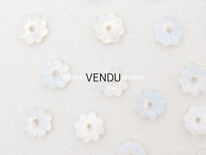 画像5: アンティーク 花型 小さなビーズ 磨りガラス風 乳白色 5mm 約40ピースのセット