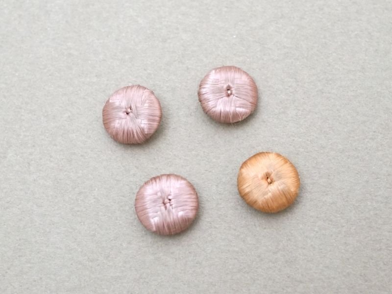 画像3: 19世紀 アンティーク シルク製 くるみボタン 10mm 3〜5ピースのセット