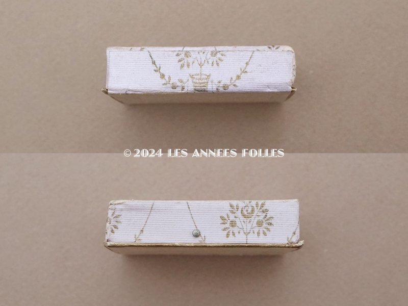 画像3: 未使用  アンティーク パウダーパープルの硝子の蓋の紙箱 ラズベリー色のビーズ入り