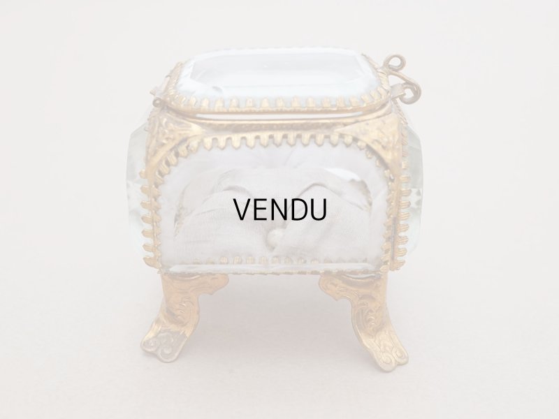 画像11: 19世紀末 アンティーク ジュエリーボックス 藤色 グレイッシュパープルのシルククッション