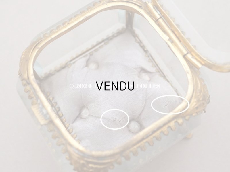 画像8: 19世紀末 アンティーク ジュエリーボックス 藤色 グレイッシュパープルのシルククッション