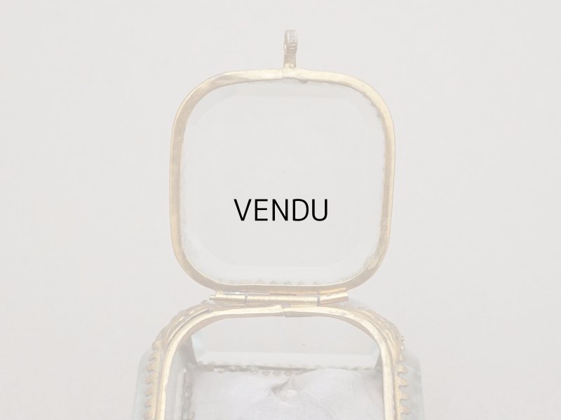 画像6: 19世紀末 アンティーク ジュエリーボックス 藤色 グレイッシュパープルのシルククッション