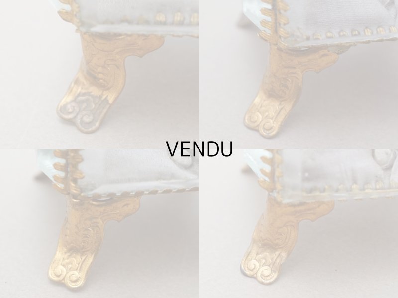 画像13: 19世紀末 アンティーク ジュエリーボックス 藤色 グレイッシュパープルのシルククッション