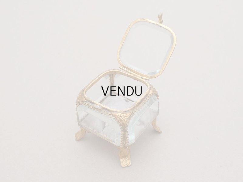 画像5: 19世紀末 アンティーク ジュエリーボックス 藤色 グレイッシュパープルのシルククッション