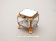 画像1: 19世紀末 アンティーク ジュエリーボックス 淡いグレイッシュブルーのシルククッション  (1)