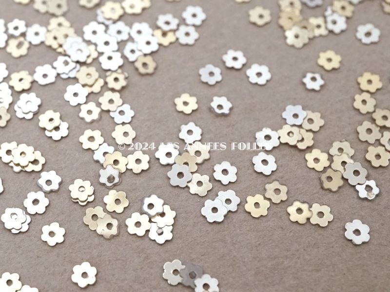 画像4: 19世紀末 アンティーク メタル製 極小 3mm 花 スパンコール 200ピースのセット シャンパンゴールド