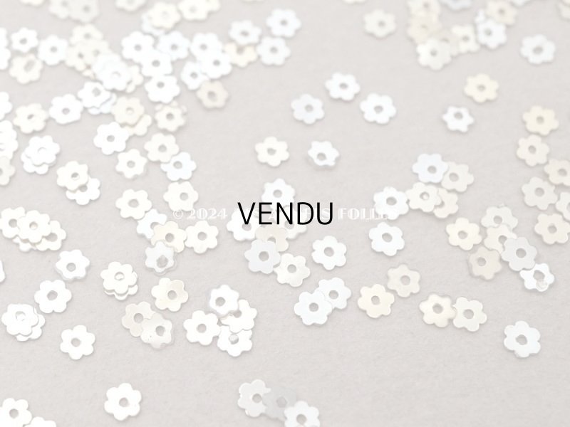 画像4: 19世紀末 アンティーク メタル製 極小 3mm 花 スパンコール 200ピースのセット シャンパンゴールド