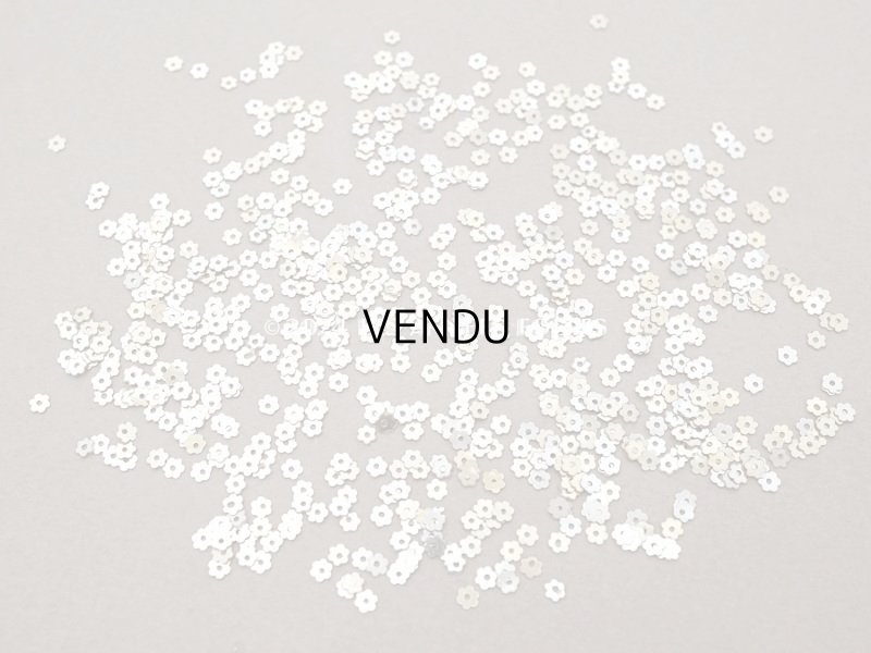 画像2: 19世紀末 アンティーク メタル製 極小 3mm 花 スパンコール 200ピースのセット シャンパンゴールド