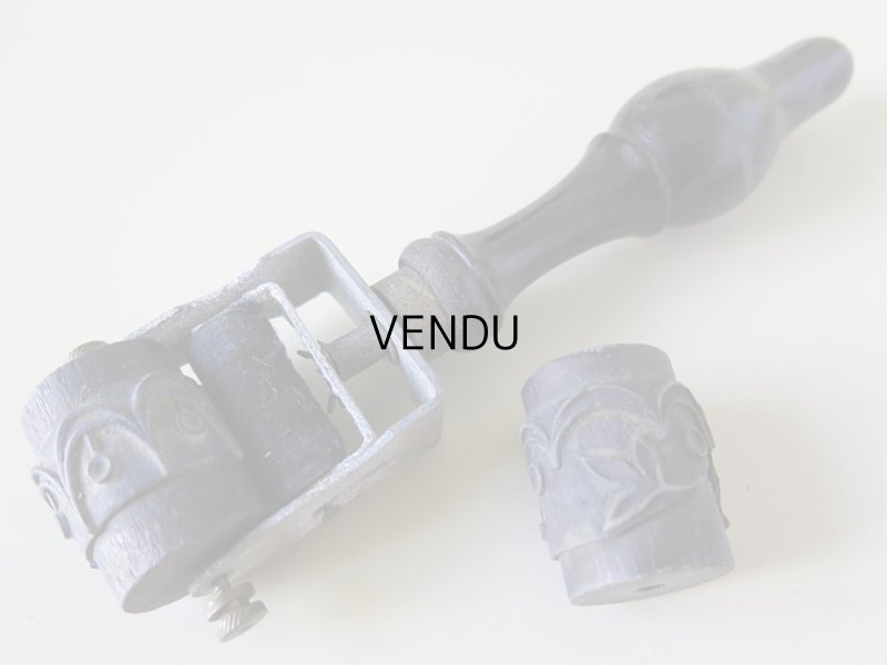 画像4: アンティーク 刺繍図案用 ローラースタンプ メタル製ケース付 ”L'UNIVERSEL" FESTONNEUR AUTOMATIQUE