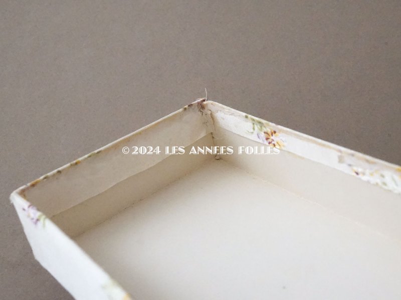 画像11: 1900年頃 アンティーク お菓子箱 シルク地 ピンクのリボン&薄紫と黄色の薔薇